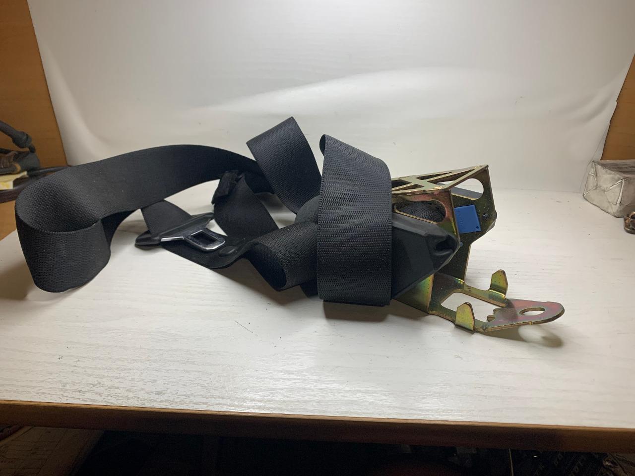 Ceinture sécurité AR G BMW E36 TOURING LesAnciennes.com