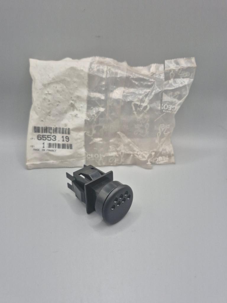 Obturateur Interrupteur PEUGEOT 205 106 LesAnciennes.com