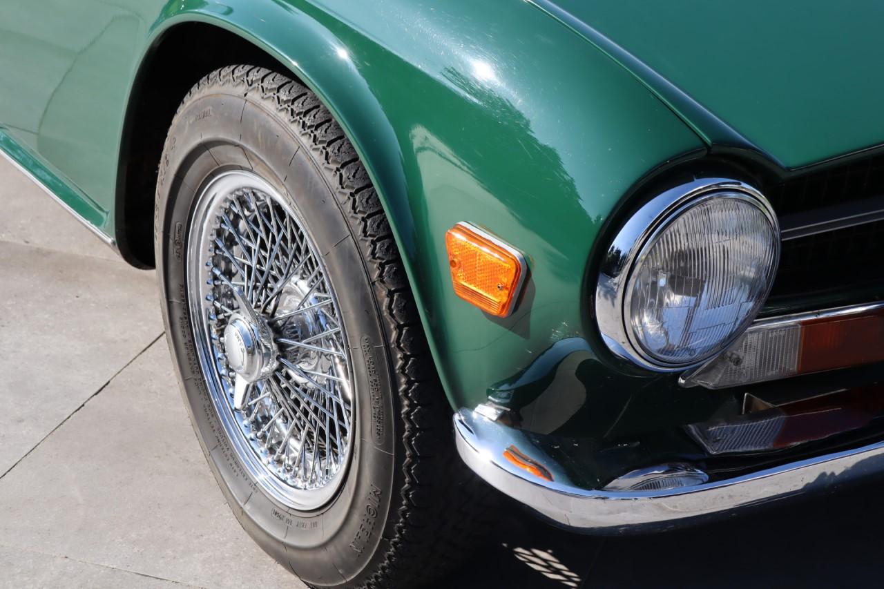 TRIUMPH TR6 Roadster - 1971 LesAnciennes.com