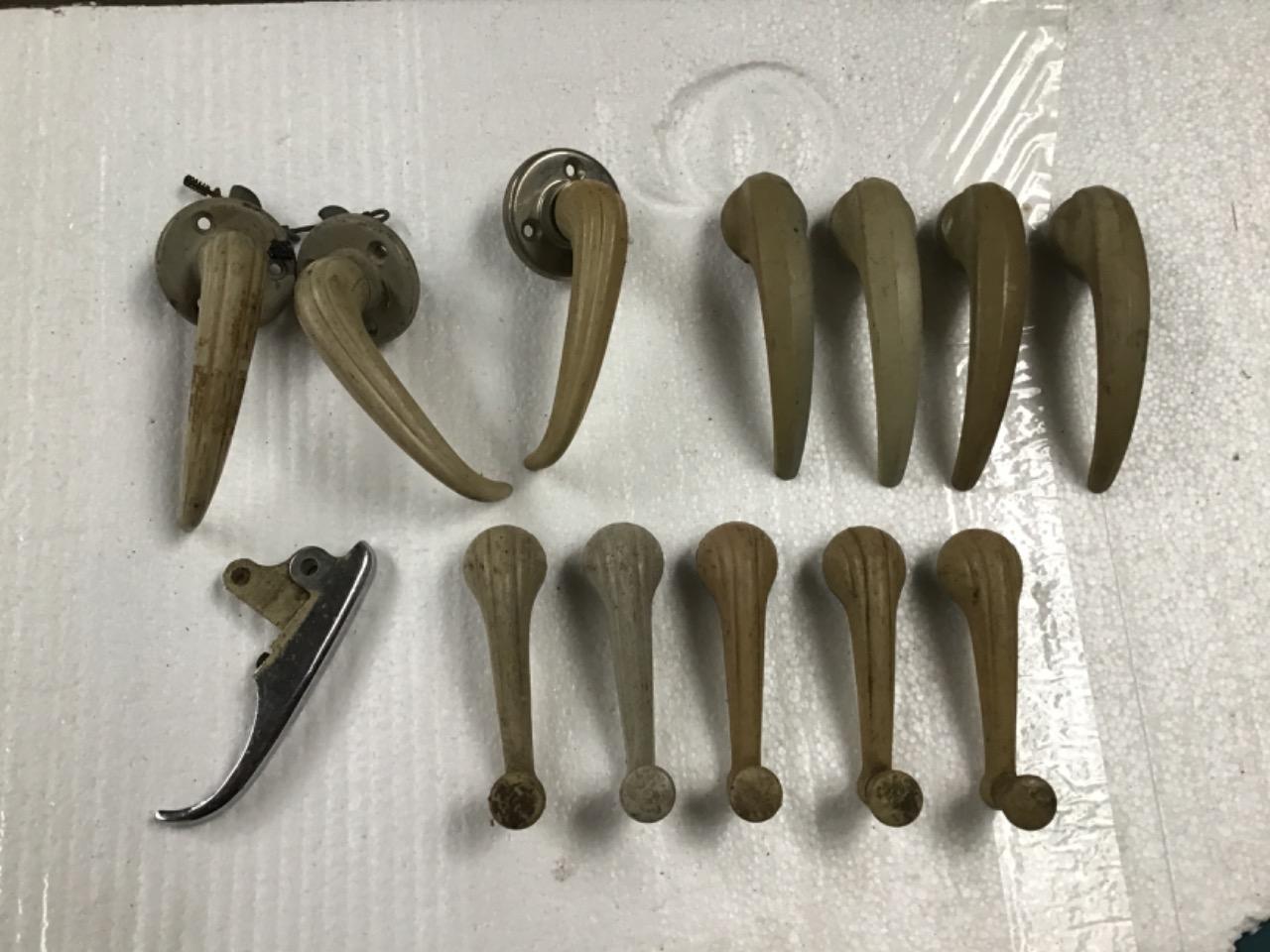 POIGNÉES RENAULT 4CV DAUPHINE LesAnciennes.com