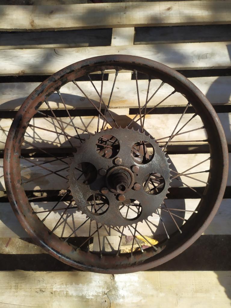 Roue Arrière Peugeot 250 350 P108 P111 P112 LesAnciennes.com