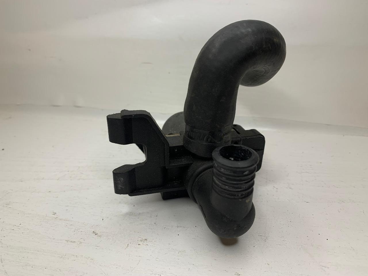Soupape d'eau BMW E36/Z3 LesAnciennes.com