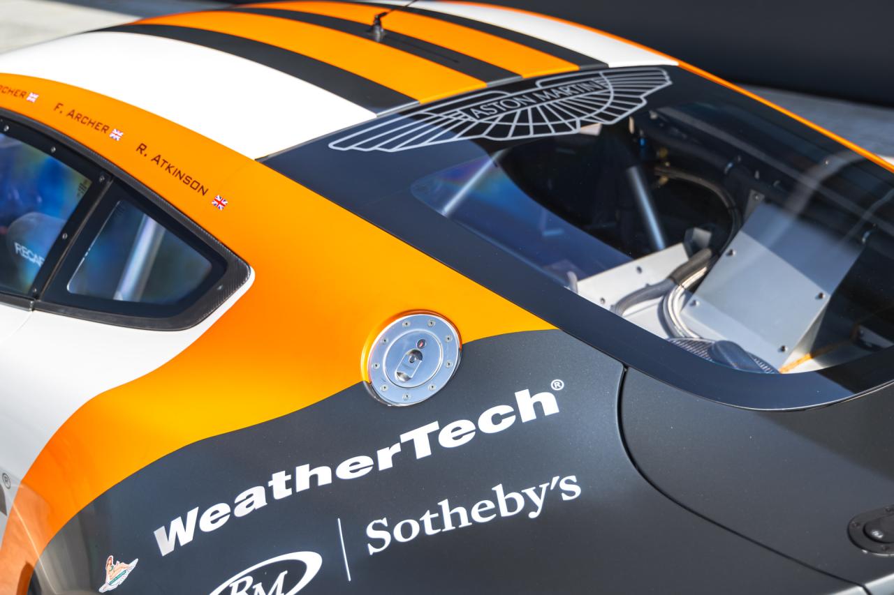 ASTON MARTIN V8 Vantage GT4 - 2010 LesAnciennes.com
