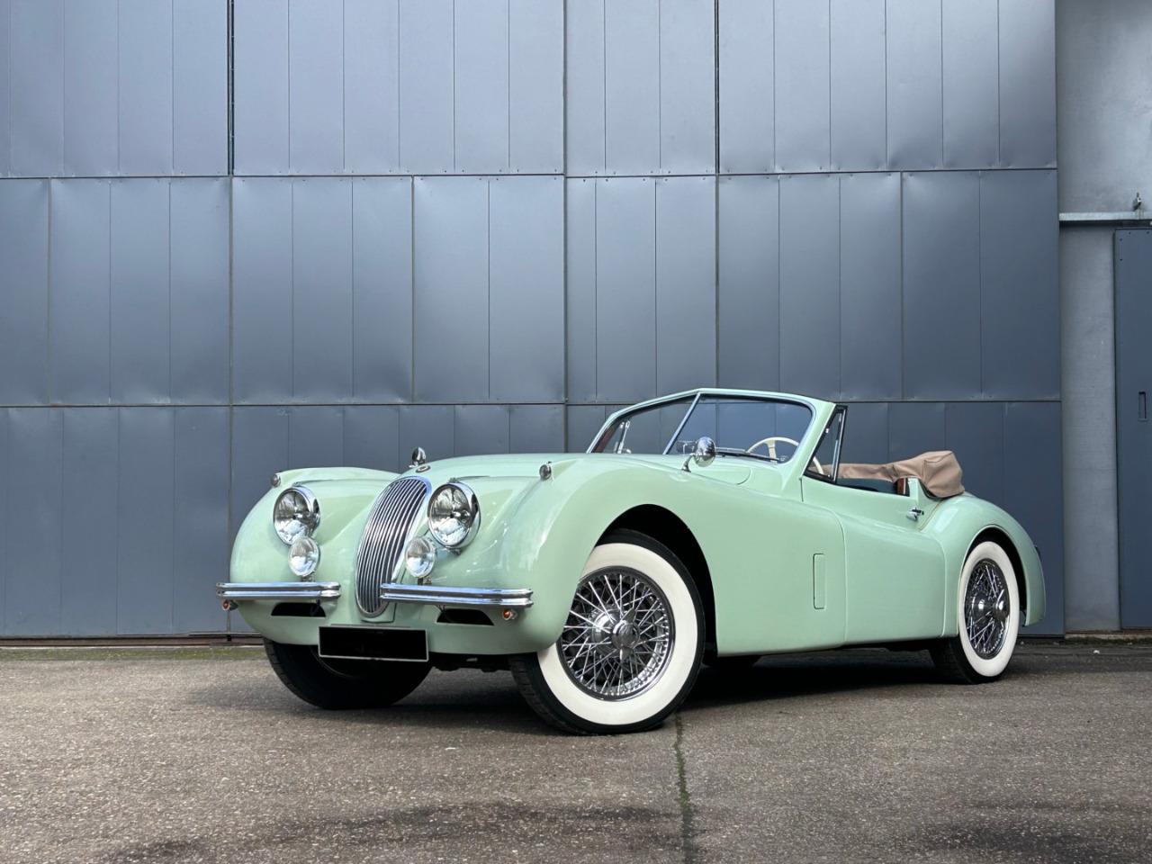 JAGUAR XK120 DHC - 1953 LesAnciennes.com