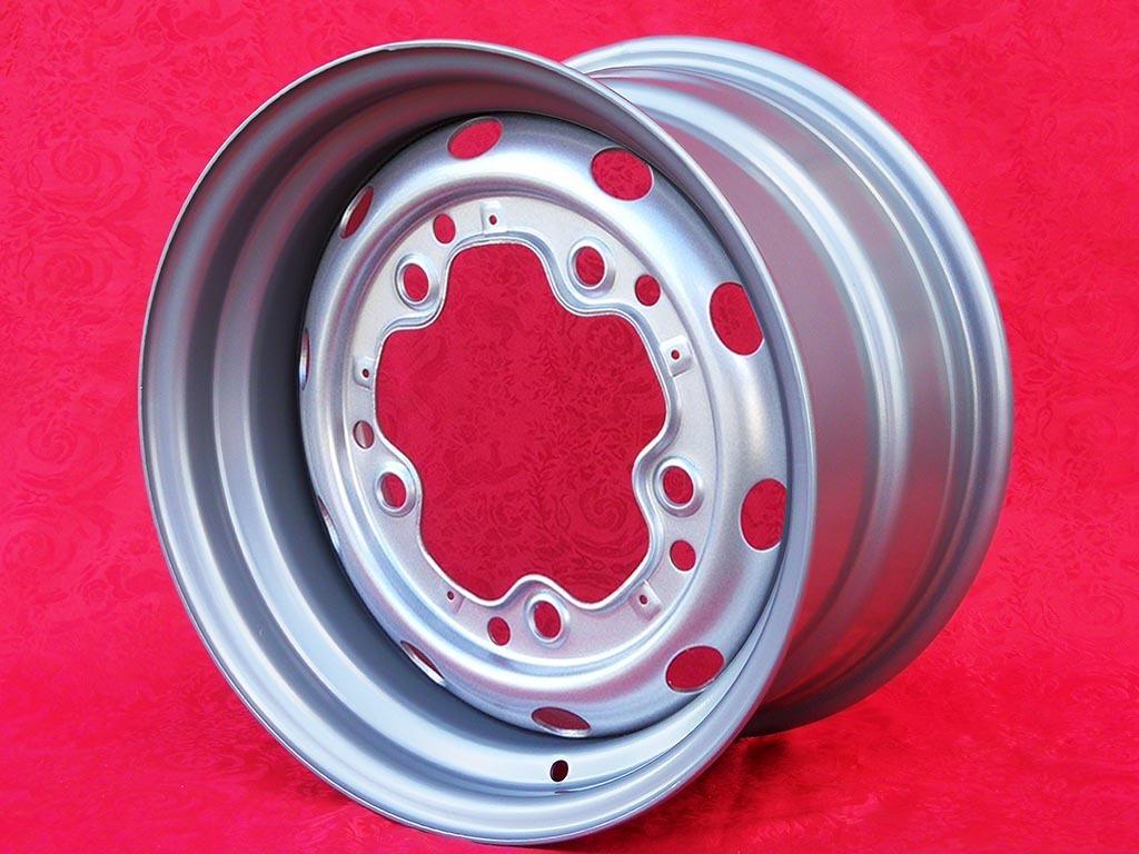 1 pc. jante Volkswagen Beetle Kafer Maggiolino T1 LesAnciennes.com