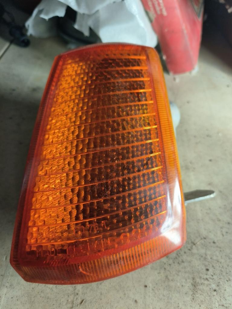 Clignotant PEUGEOT 205 LesAnciennes.com