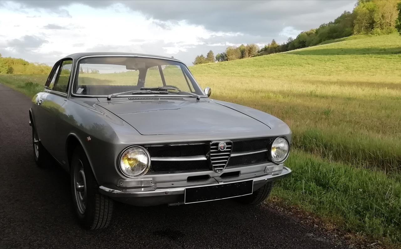 ALFA ROMEO GT 1300 Junior - 1971 LesAnciennes.com