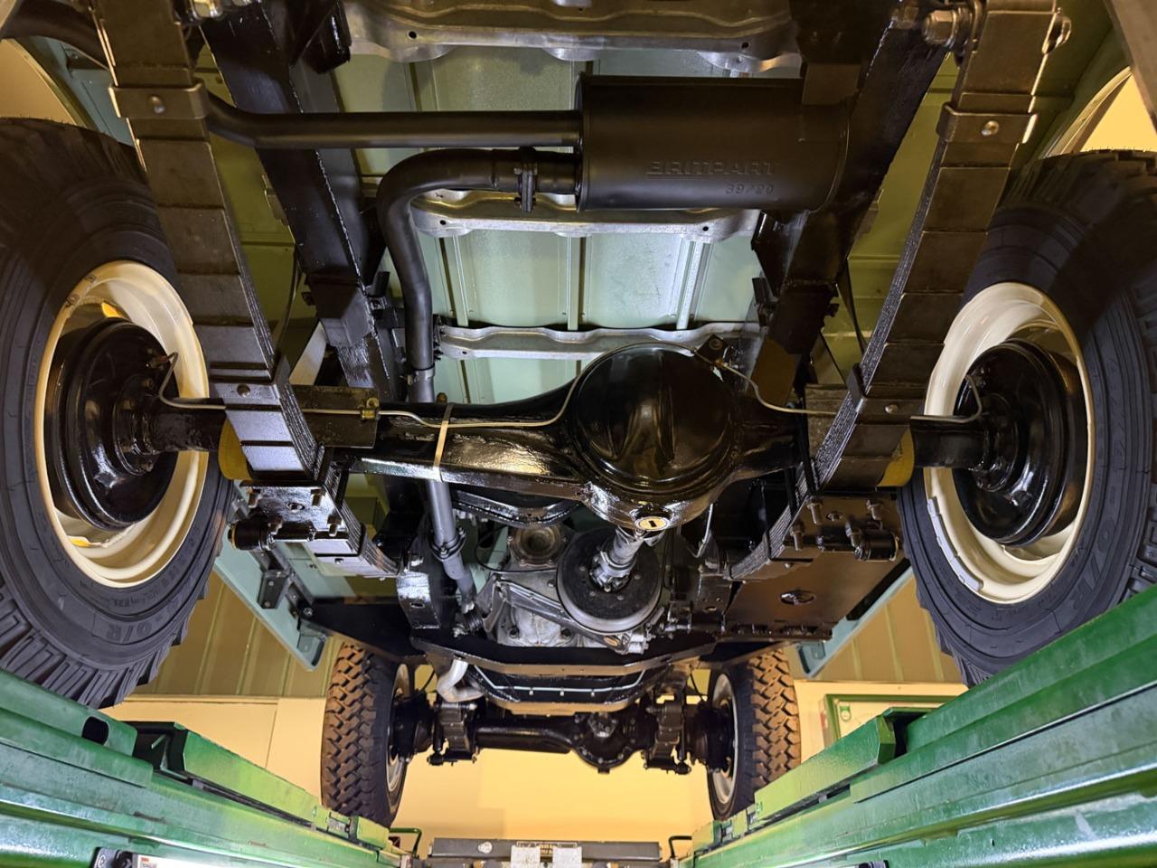 LAND ROVER 88 II-A 2.2 77 cv - 1964 LesAnciennes.com