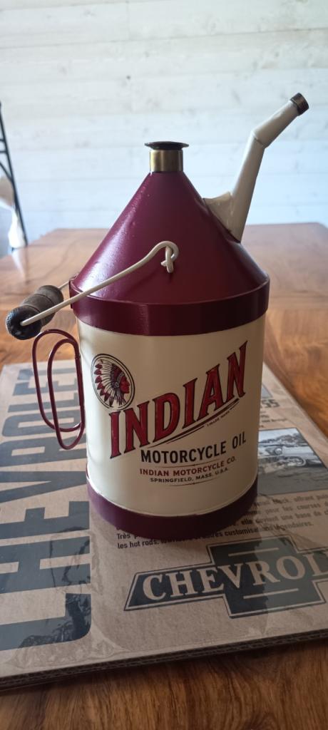 Broc a huile indian motorcycle LesAnciennes.com