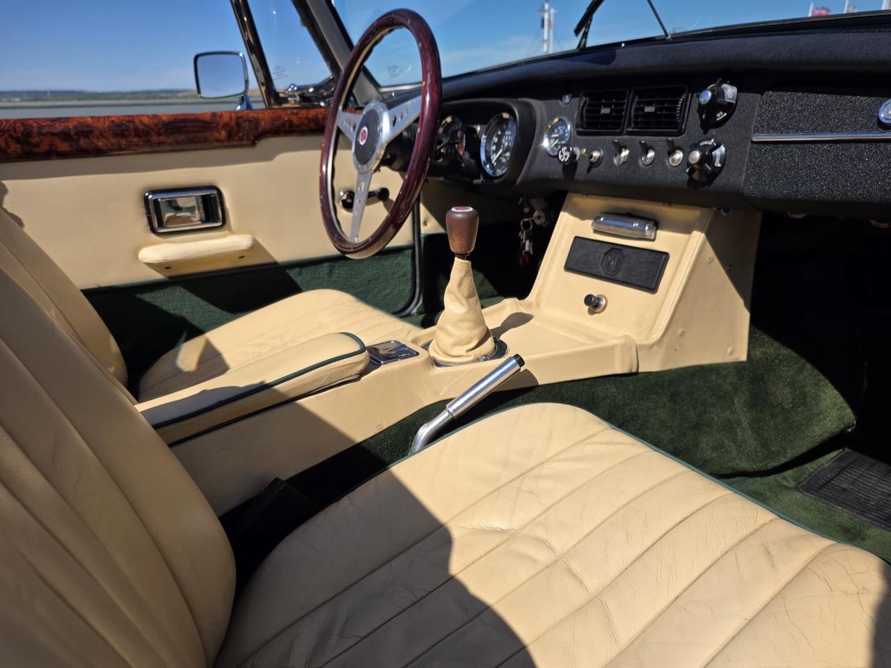 MG MGB OVERDRIVE - 1973 LesAnciennes.com