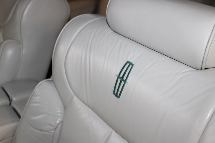 LINCOLN TOWN CAR 4.6 SIGNATURE NICKLAUSS - 1992 LesAnciennes.com