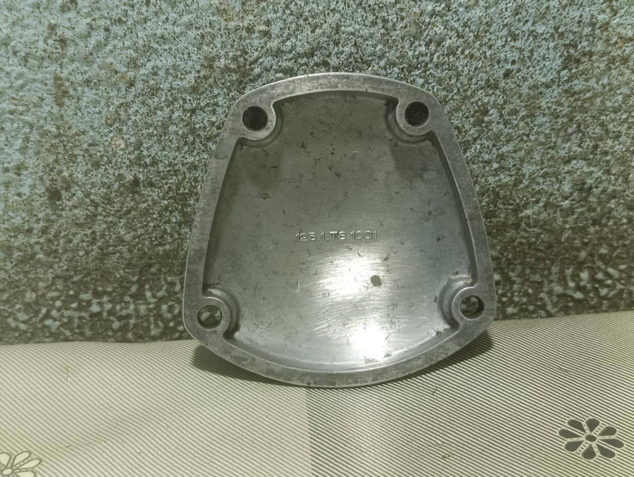 Couvercle de culasse Ducati 125 160 LesAnciennes.com