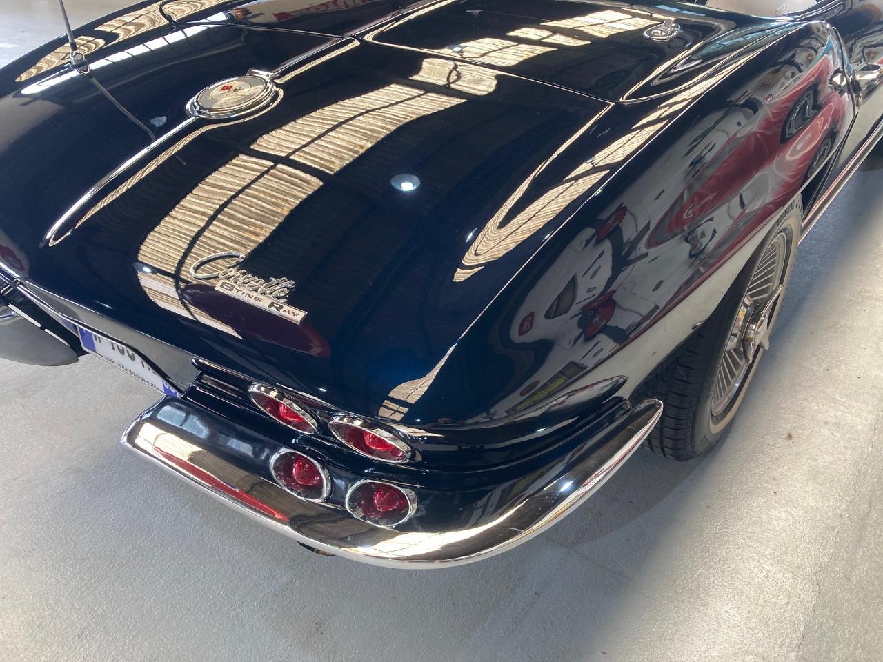 CHEVROLET Corvette C2 Cabriolet V8 327 - 1964 LesAnciennes.com