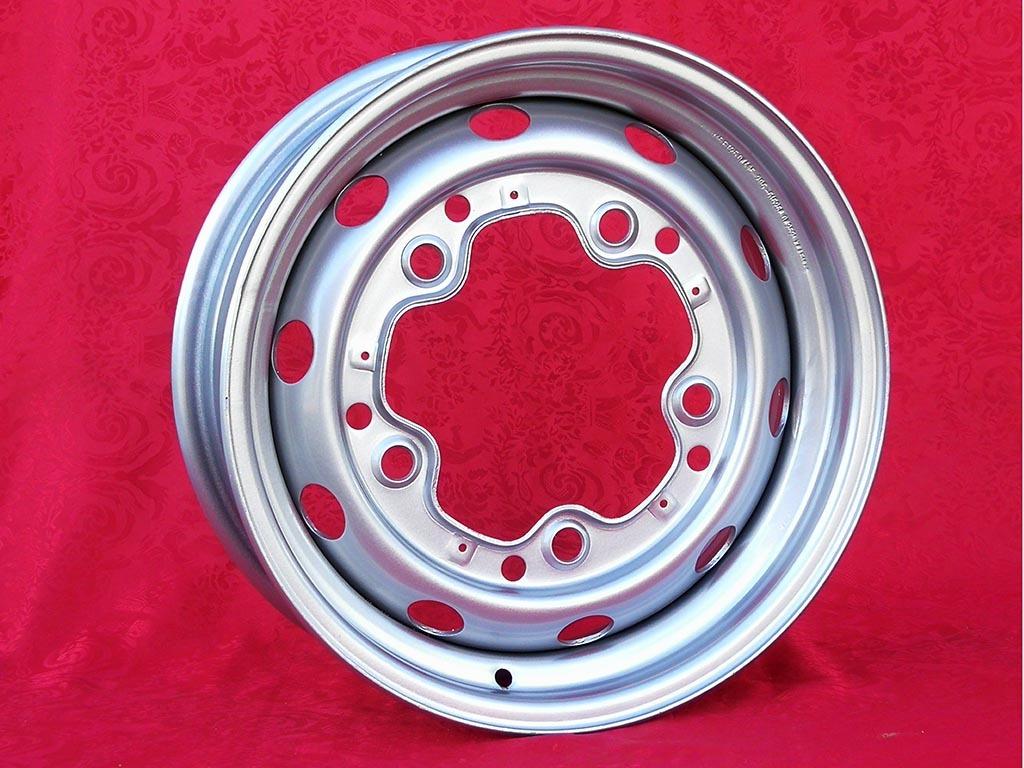 1 pc. jante Volkswagen Beetle Kafer Maggiolino T1 LesAnciennes.com