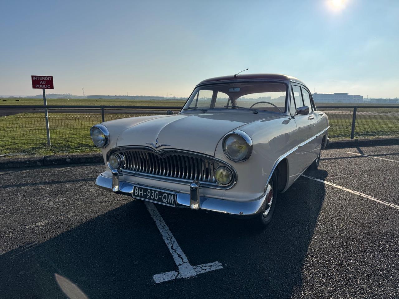 SIMCA Versailles V8 - 1957 LesAnciennes.com
