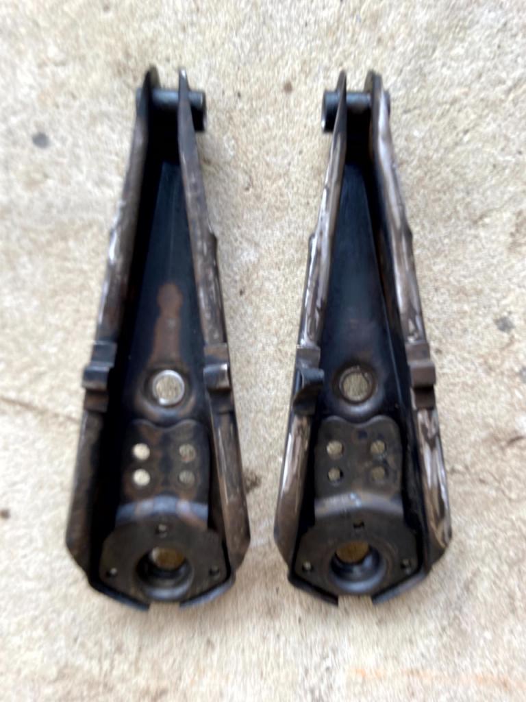 Mustang 1964/66 - Bras de suspension inférieur LesAnciennes.com