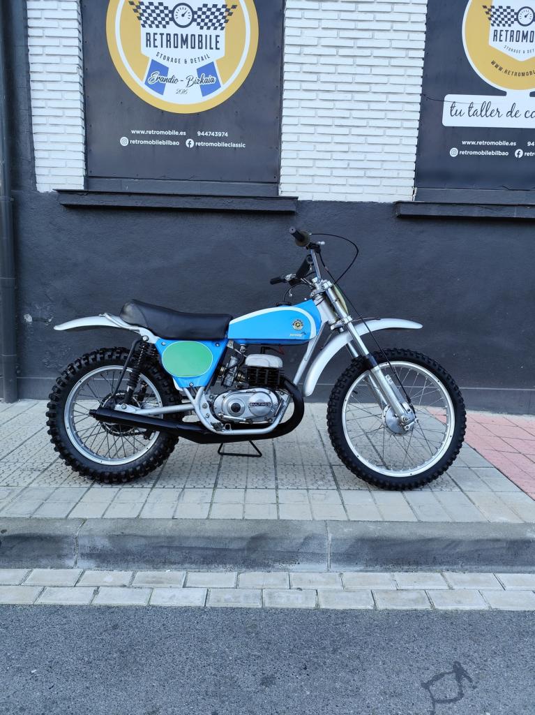 1974 Bultaco Pursang MK7 250 - Ex-Miguel Angel Men LesAnciennes.com