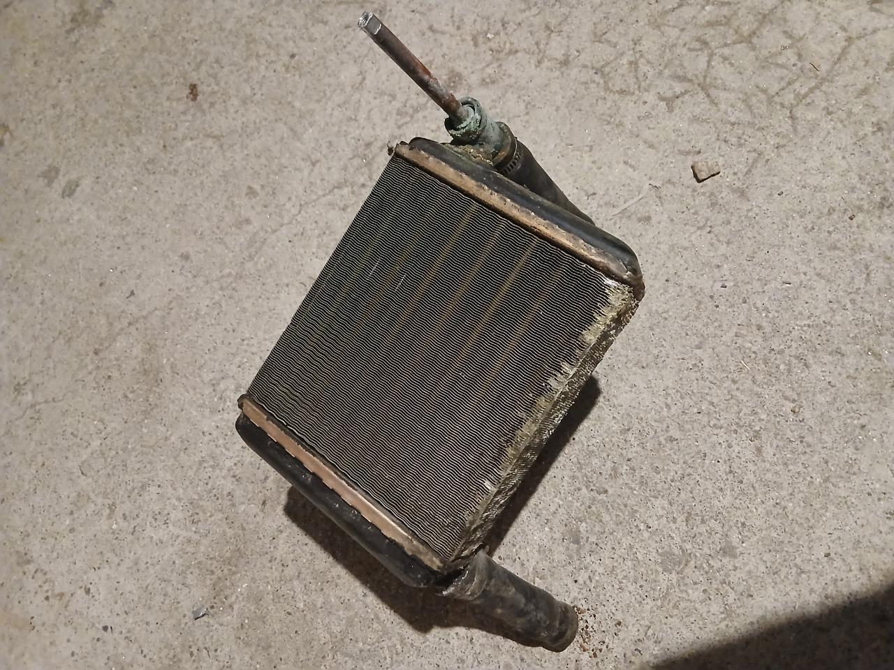 Radiateur de chauffage Renault 4L r4 L LesAnciennes.com