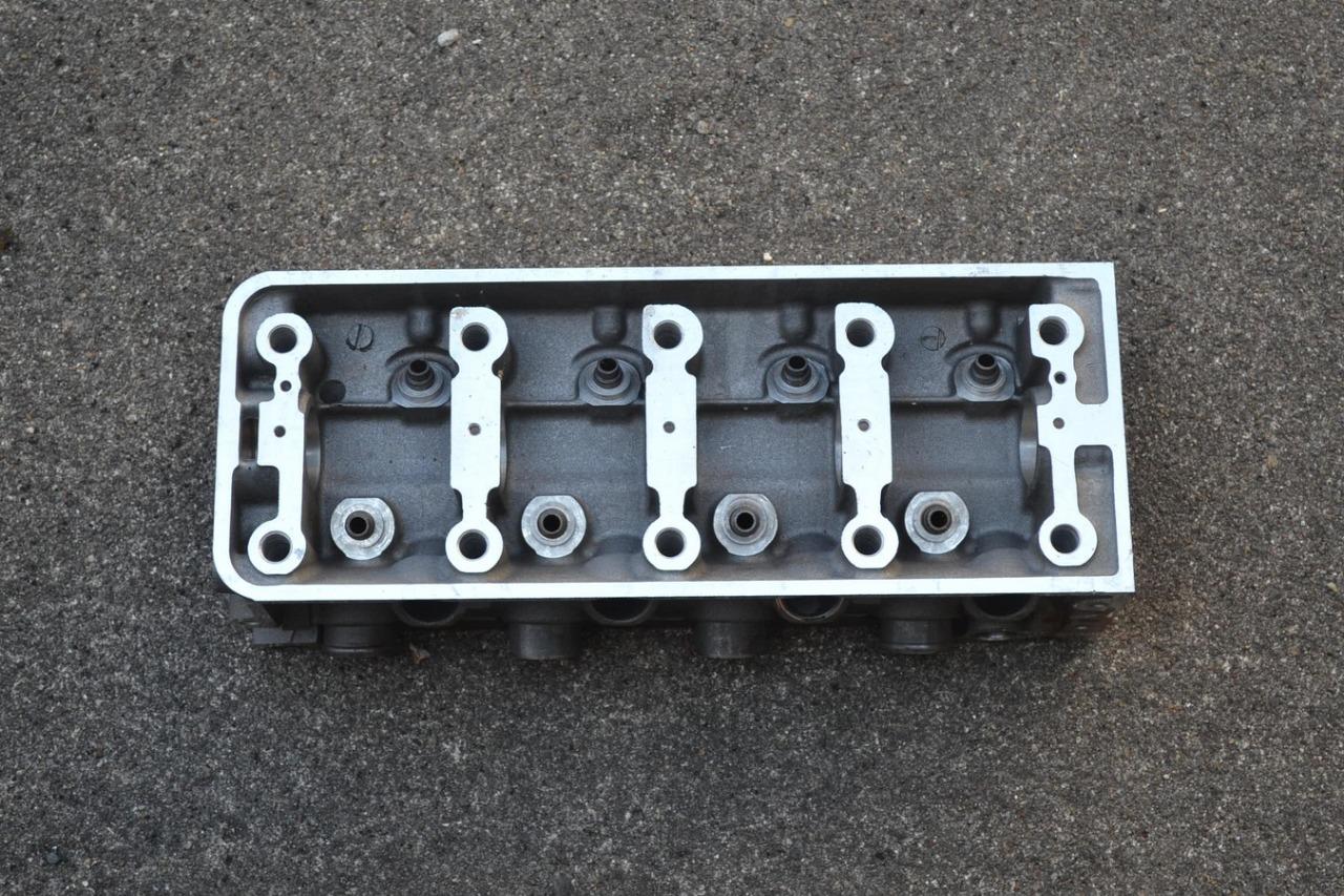 Culasse XK5 XL5 XL5S PEUGEOT 204 304 neuve LesAnciennes.com