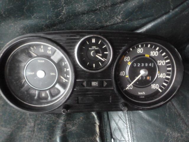 MERCEDES 200 /8 ou W 115:instrument, montre VA! LesAnciennes.com