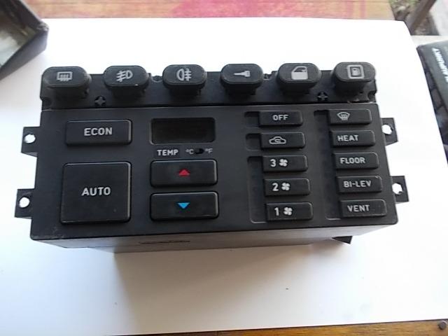 Unité de commande de clim Lancia Thema 8.32 LesAnciennes.com
