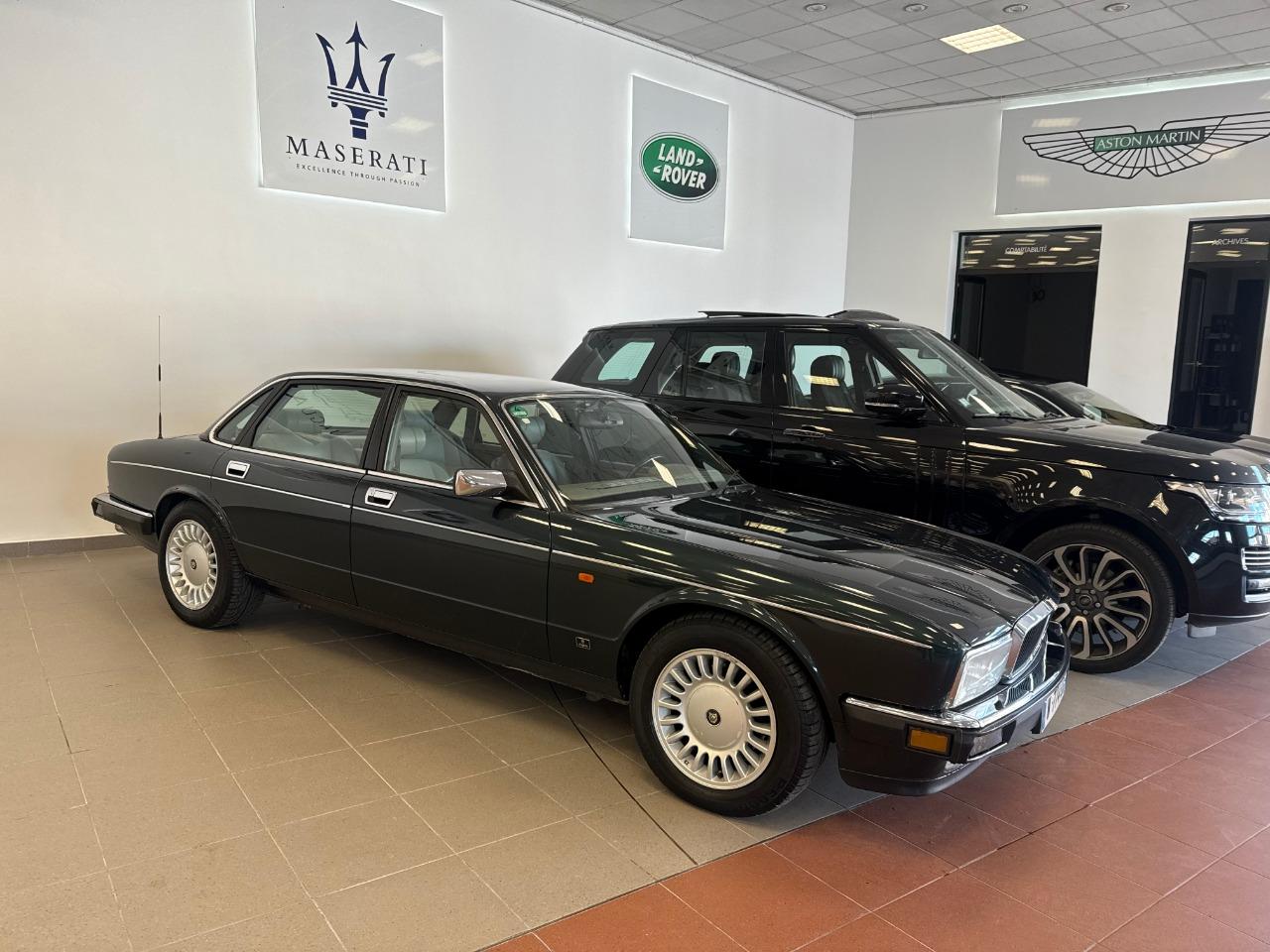 JAGUAR XJ40 v12 6.0L - 1993 LesAnciennes.com