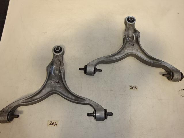 Bras de suspension avant inférieur Ferrari 599/612 LesAnciennes.com