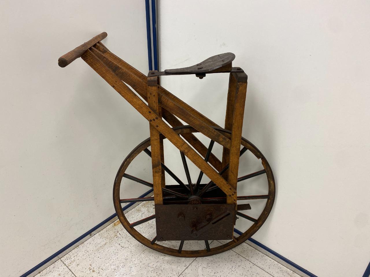 VÉLO ANCIEN pour cirque mono roue - 1901 LesAnciennes.com