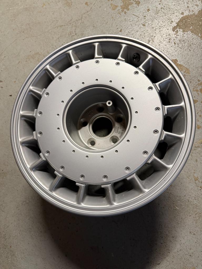Roues ALPINE RENAULT A610 LesAnciennes.com