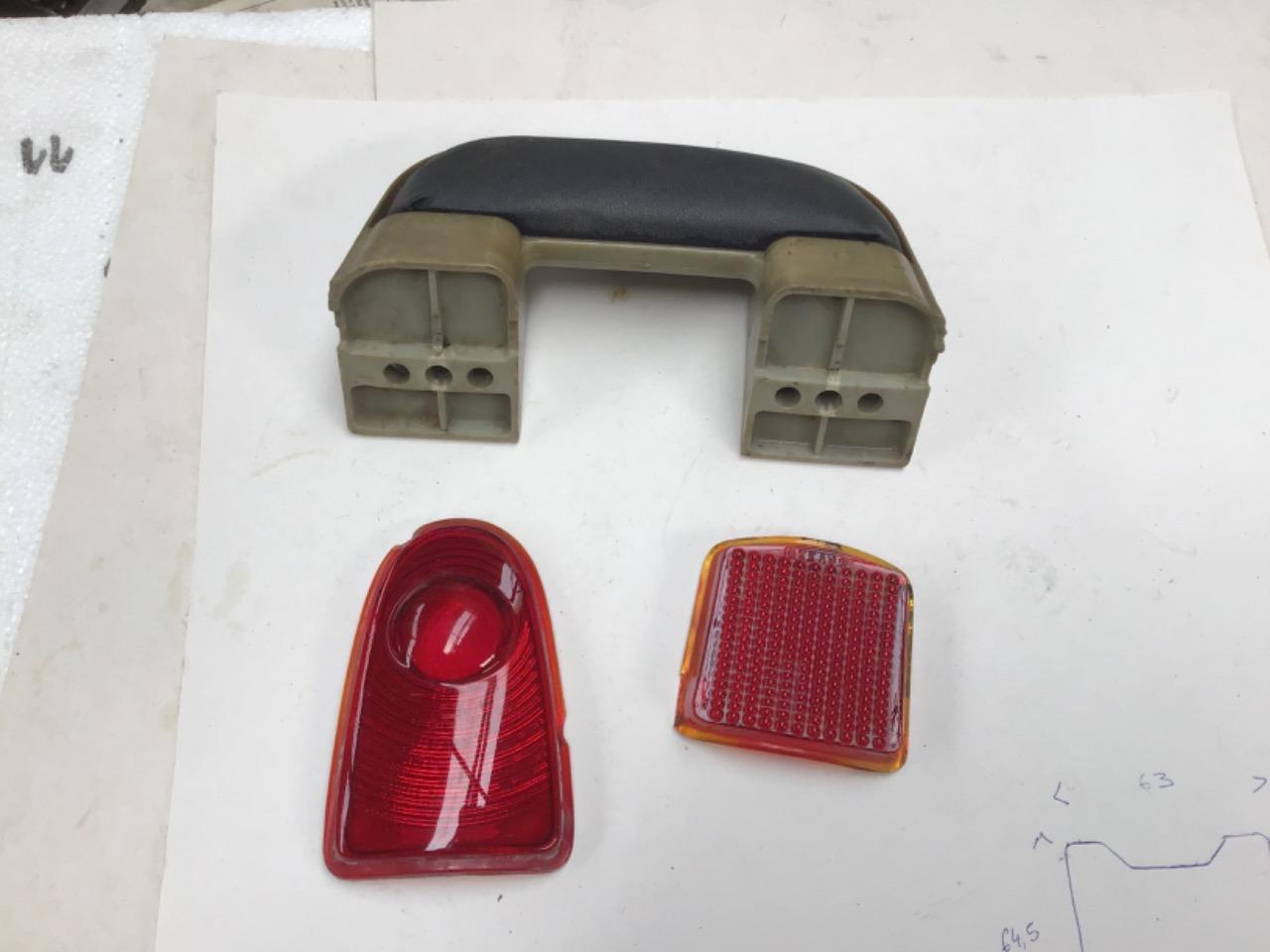 CABOCHONS PEUGEOT 403 LesAnciennes.com