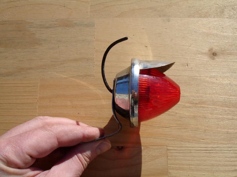 Feu SAE 666 arrière vélo ou stop cyclo moto LesAnciennes.com