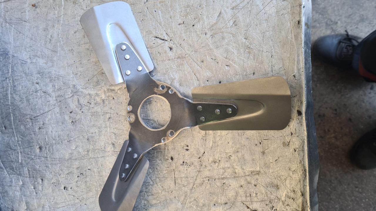 Pale de ventilateur pour Ferrari 250 LesAnciennes.com