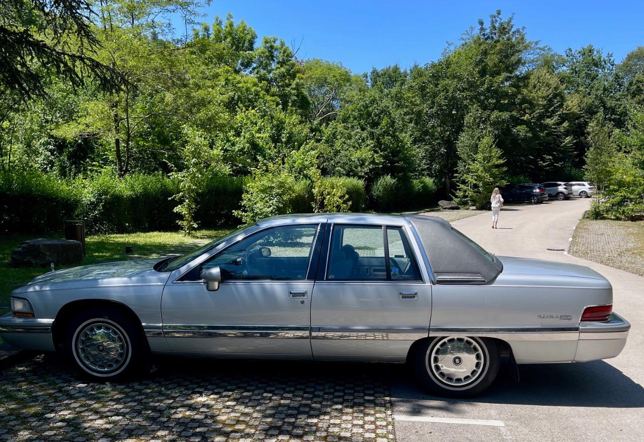 BUICK Roadmaster Limited sedan - 1992 LesAnciennes.com