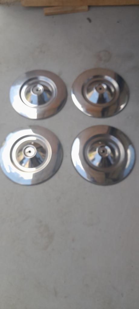 PEUGEOT 504 enjoilveurs de roue neufs LesAnciennes.com