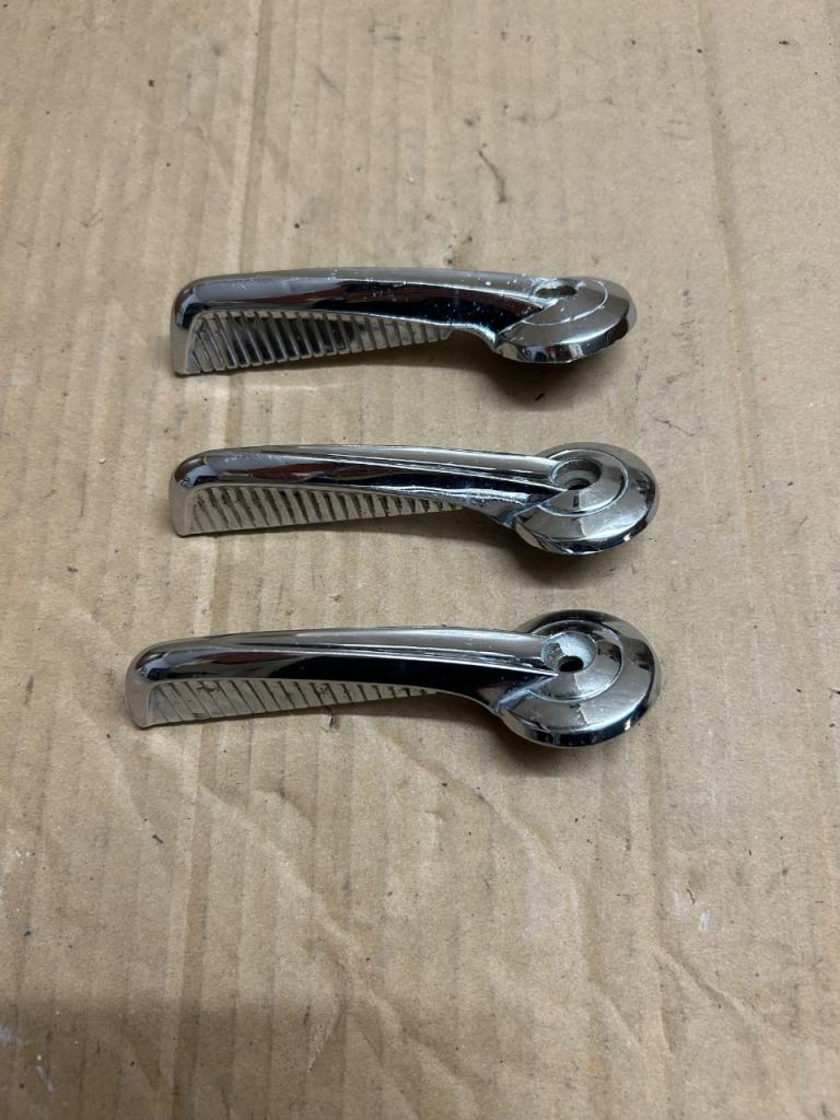 Lot de 3 poignées de siège Triumph Spitfire LesAnciennes.com