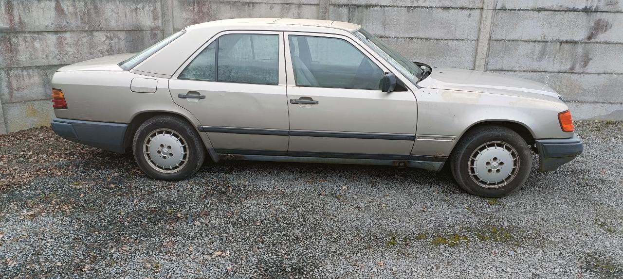 MERCEDES 260 E W124 - 1988 LesAnciennes.com