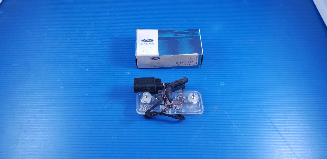 Eclairage de plaque d'immatriculation FORD Mondeo LesAnciennes.com