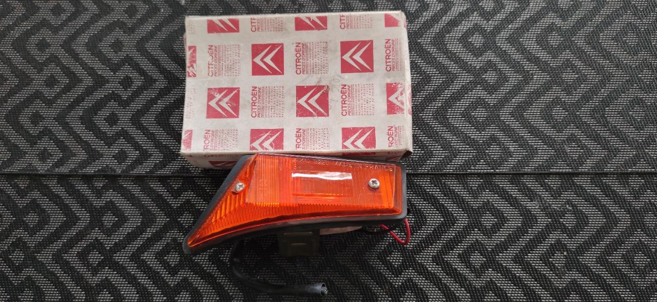 Clignotant droit axo ALPINE RENAULT A110 LesAnciennes.com