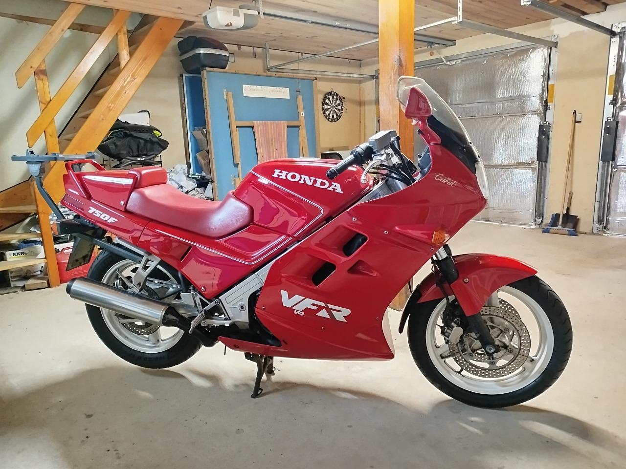 HONDA VFR 750 F - 1989 LesAnciennes.com