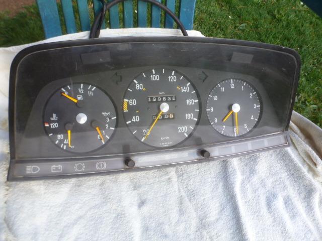 MERCEDES 200 W123 :intruments ,compteur + jauges LesAnciennes.com