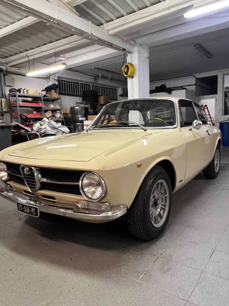 ALFA ROMEO GT 1300 Junior - 1972 LesAnciennes.com