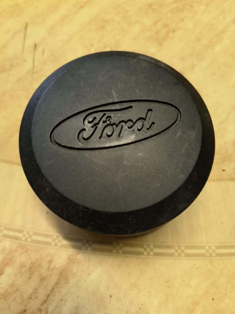 Centre de volant Ford Réf. 81AB-1130-DD/DE neuf LesAnciennes.com