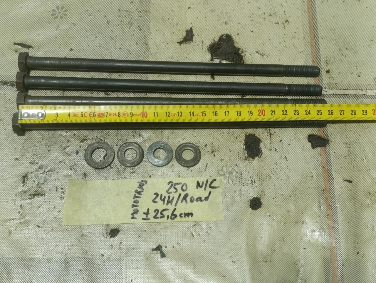 4 boulons culasse Ducati 250 24 Horas LesAnciennes.com