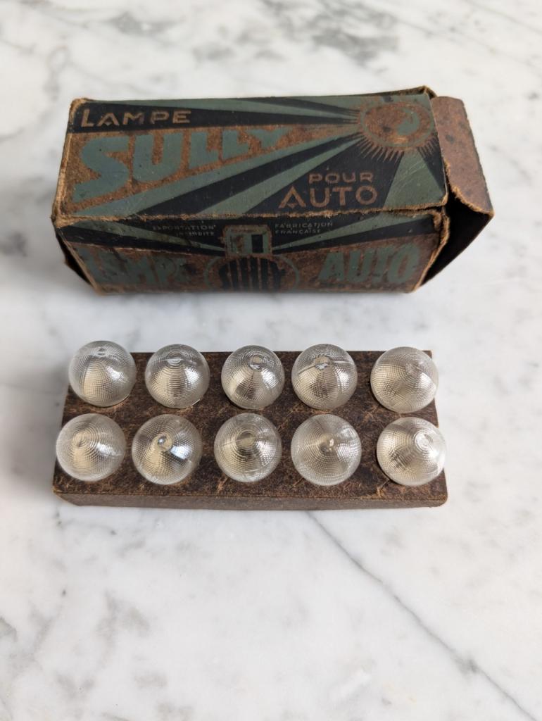 Boite 10 lampes Sully 6V LesAnciennes.com