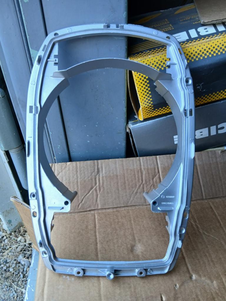 Support de phare MERCEDES W115 LesAnciennes.com
