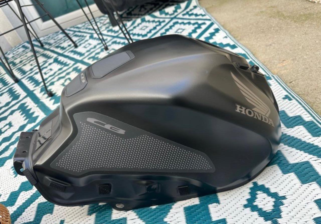 Réservoir HONDA CB 650 R ou CBR 650 LesAnciennes.com