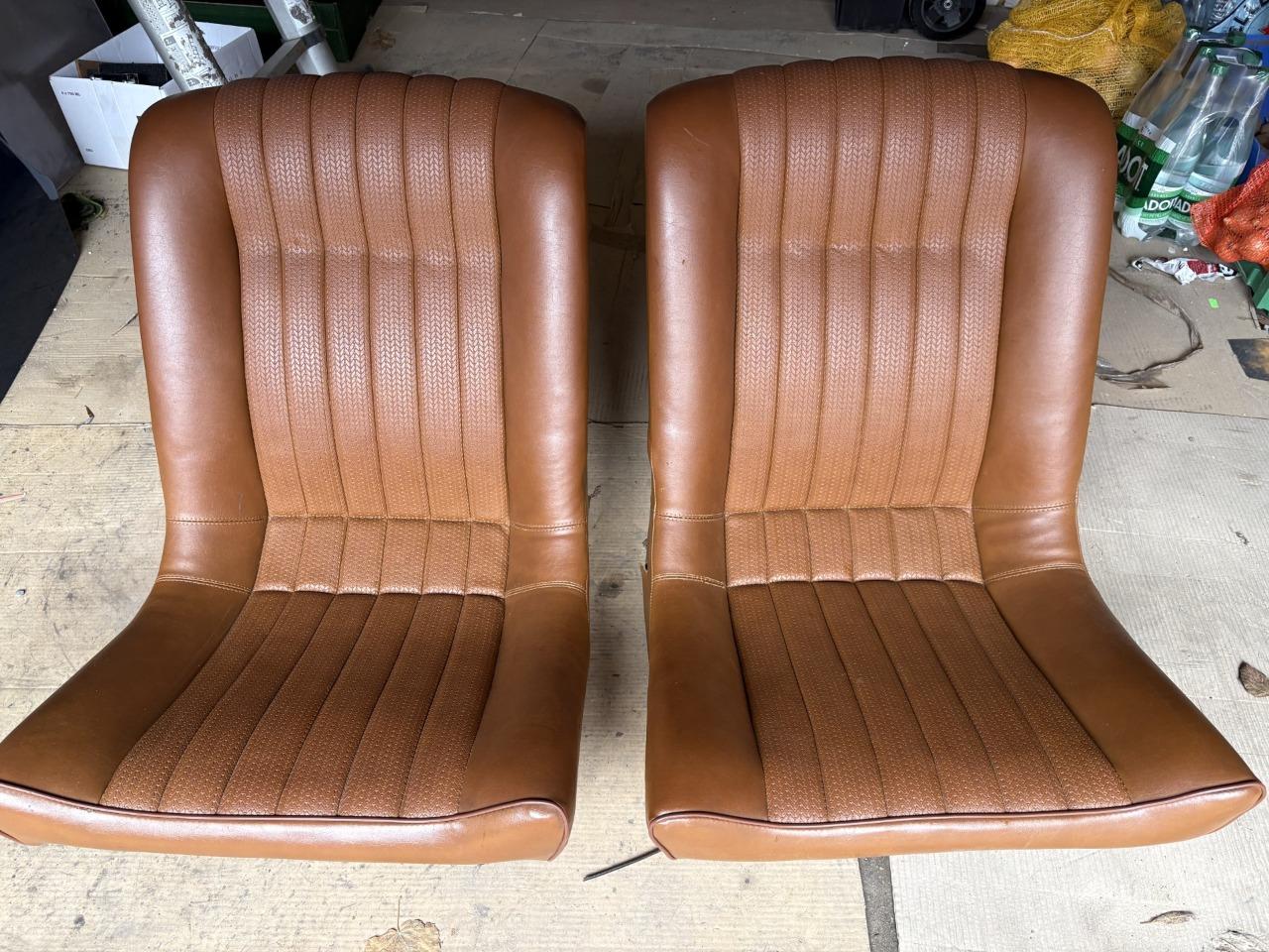 Sièges arrières BMW 3.0 E9 coupé LesAnciennes.com