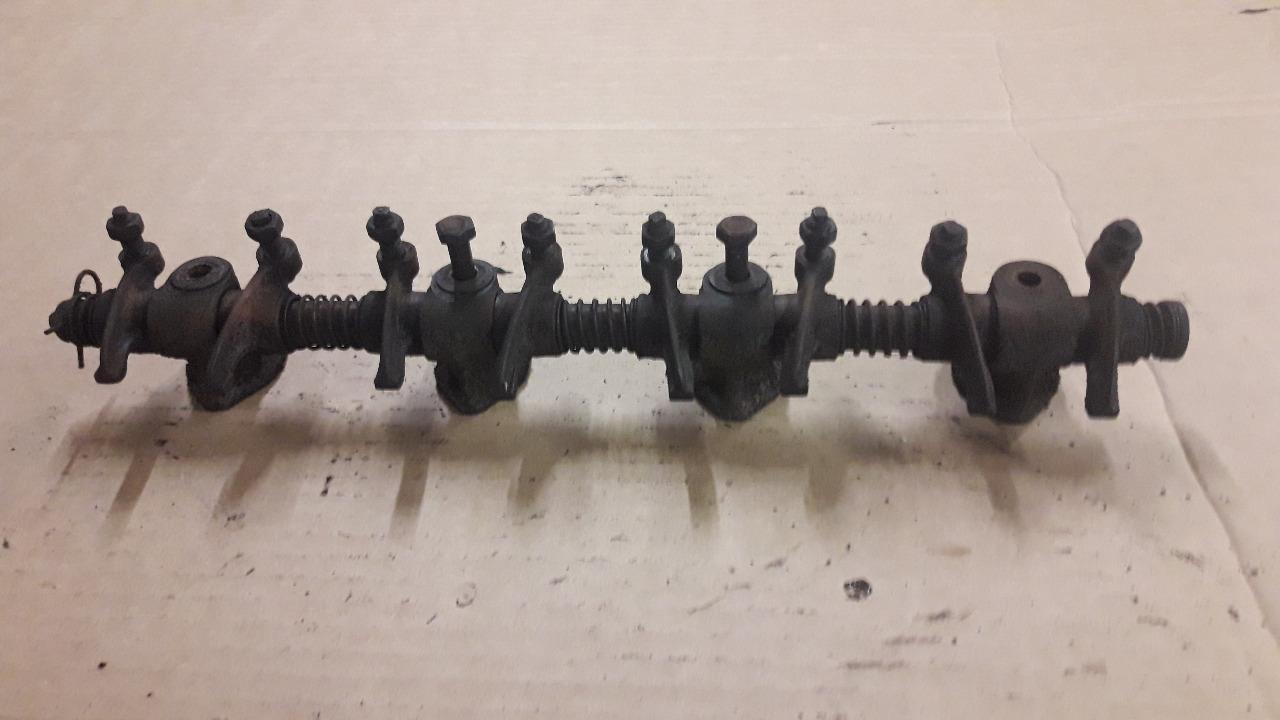 Rampe de culbuteur RENAULT 8 (R8) Major 1132 LesAnciennes.com