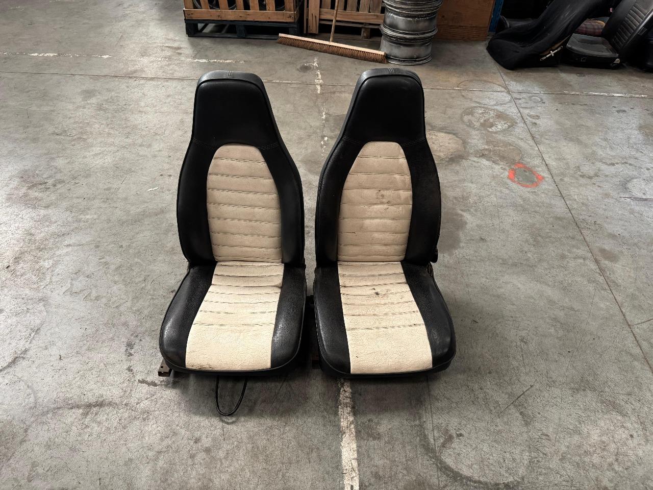 Paire de sièges pour PORSCHE 911 LesAnciennes.com