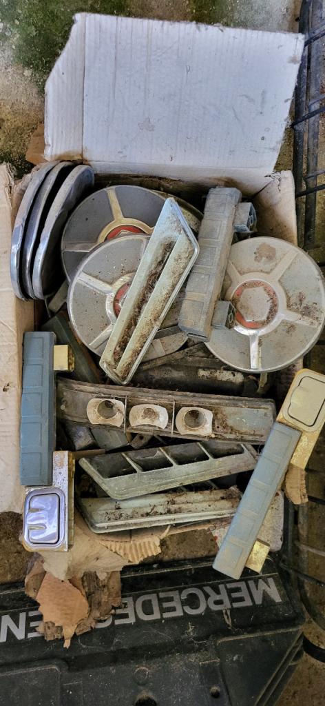 Lot de Pièces pour SIMCA 1100 LesAnciennes.com